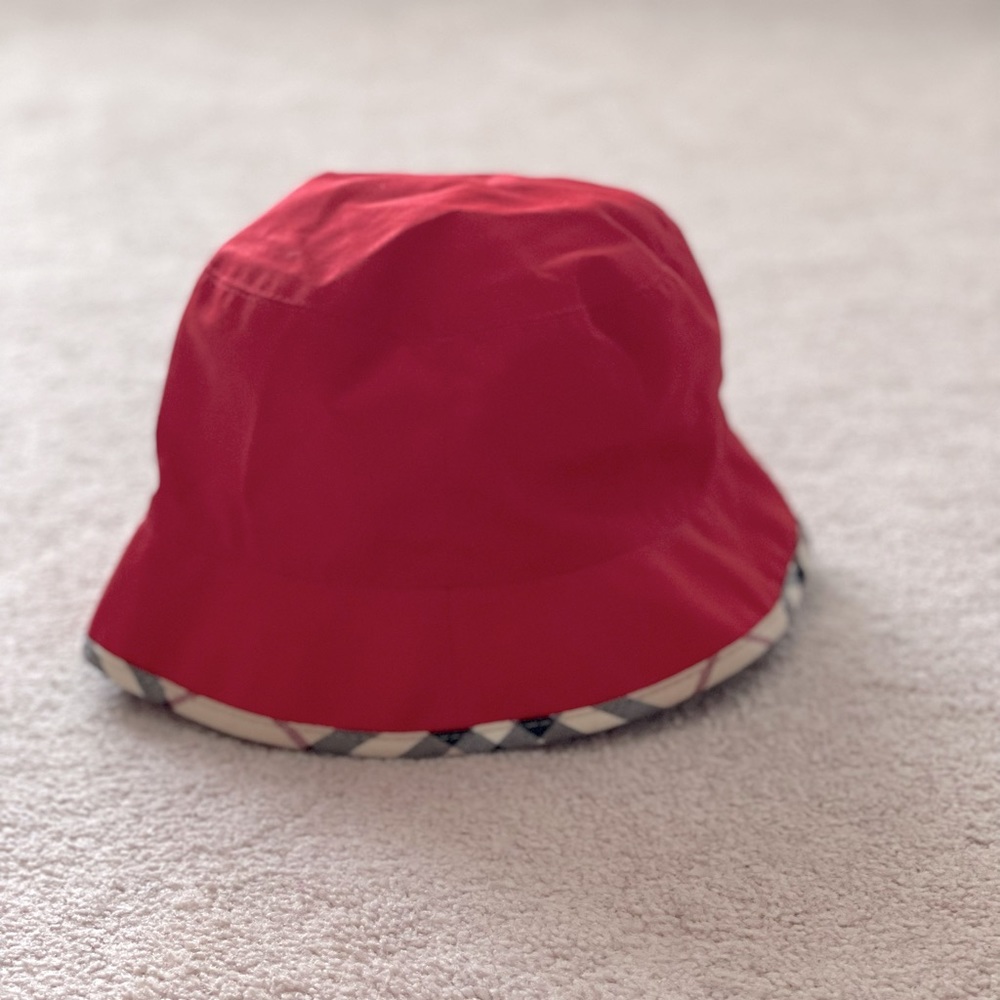 Authentic BURBERRY Bucket Hat.Red w/Signature Trim